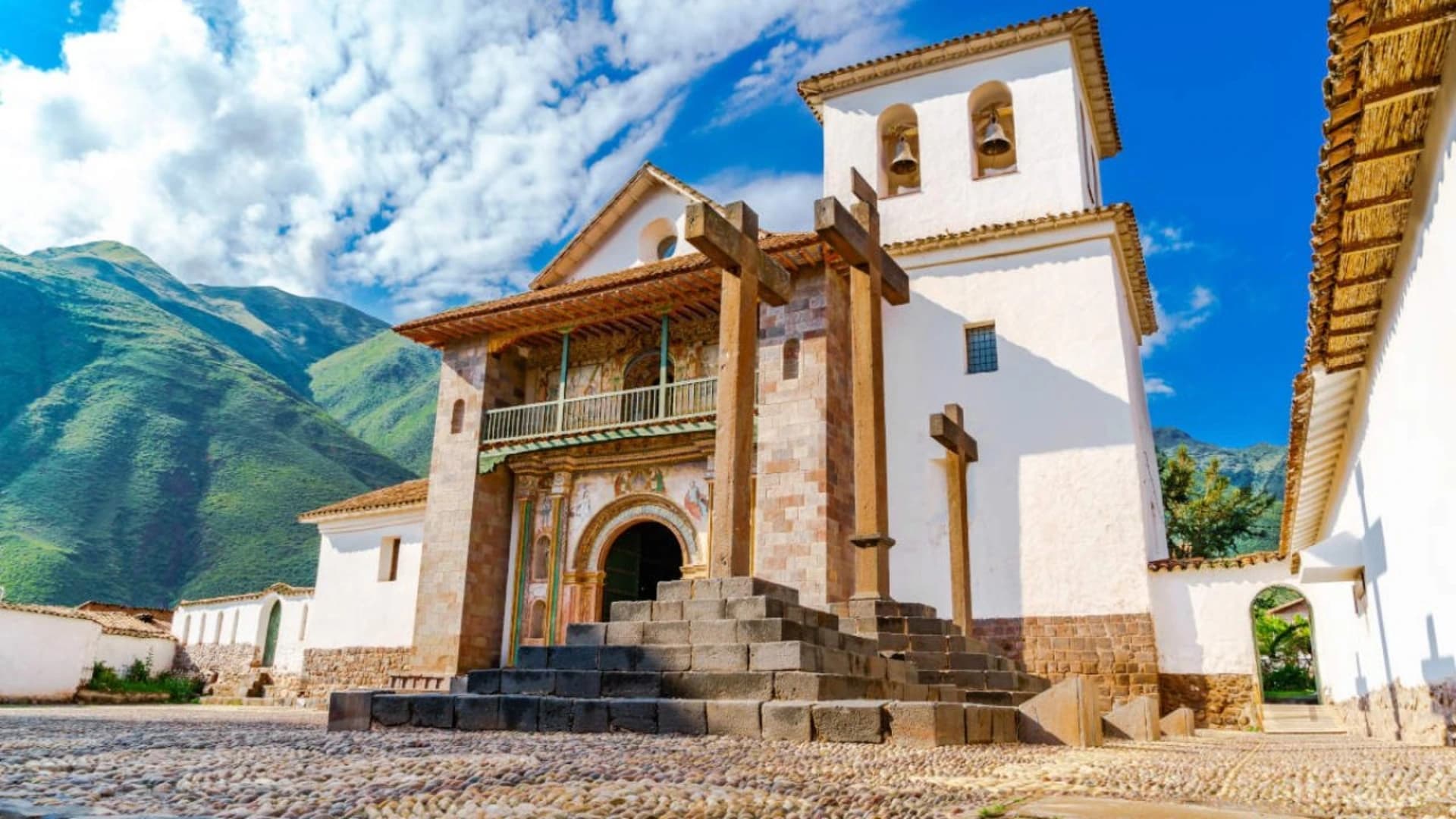 Cusco to Puno Sun Route (Tourist Bus) | Andahuaylillas, Raqchi, La Raya & Pukara