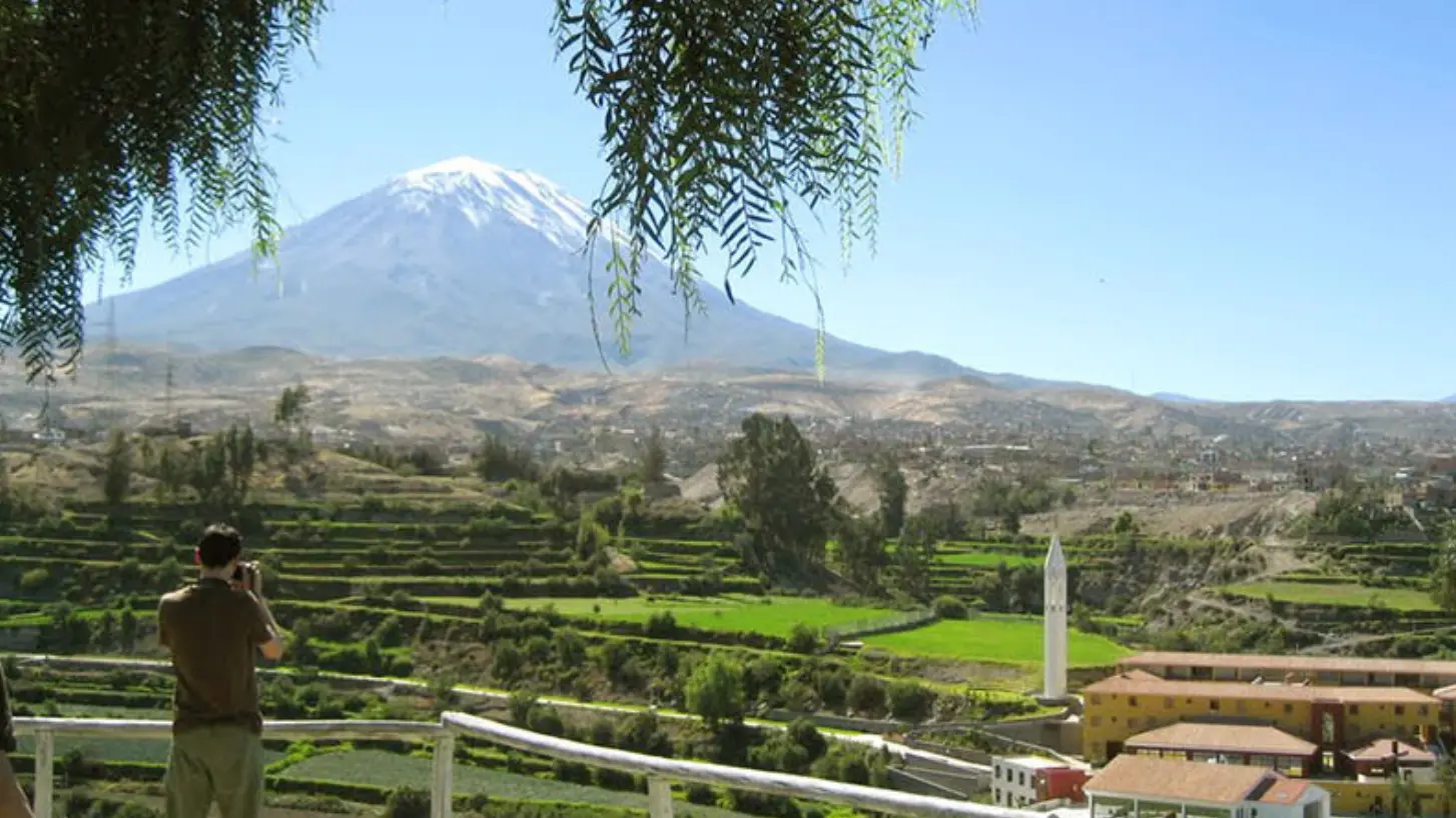 Arequipa Valley_ Describes the geographical region where the countryside is located.