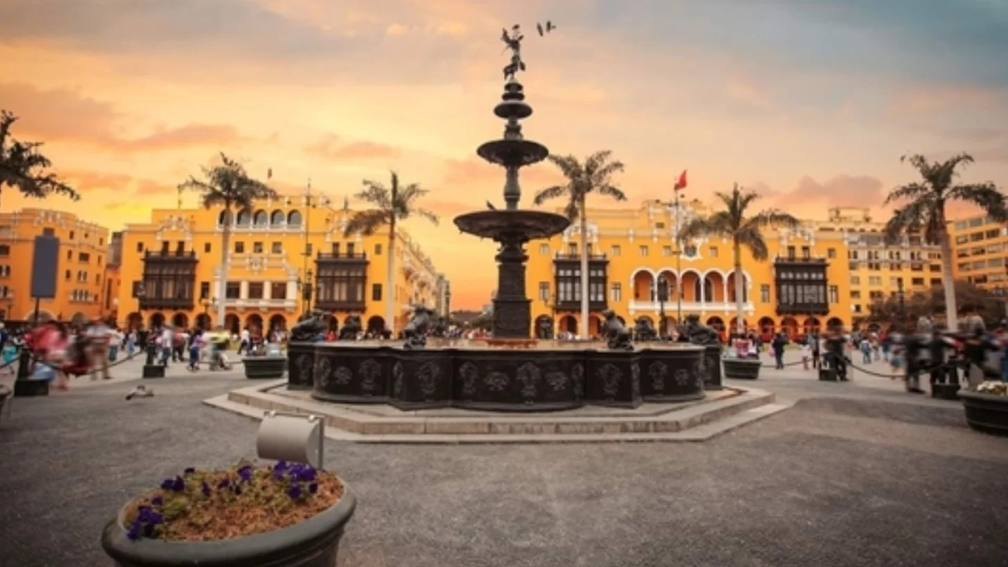 Explore Lima's Historic Center and Admire its Colonial Architecture (1)